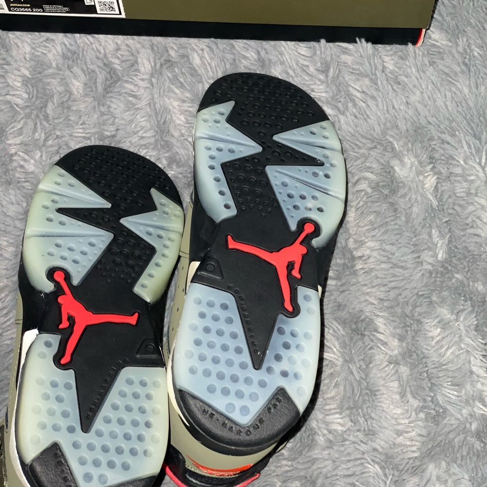 Travis Scott’s - Picture 2 of 2